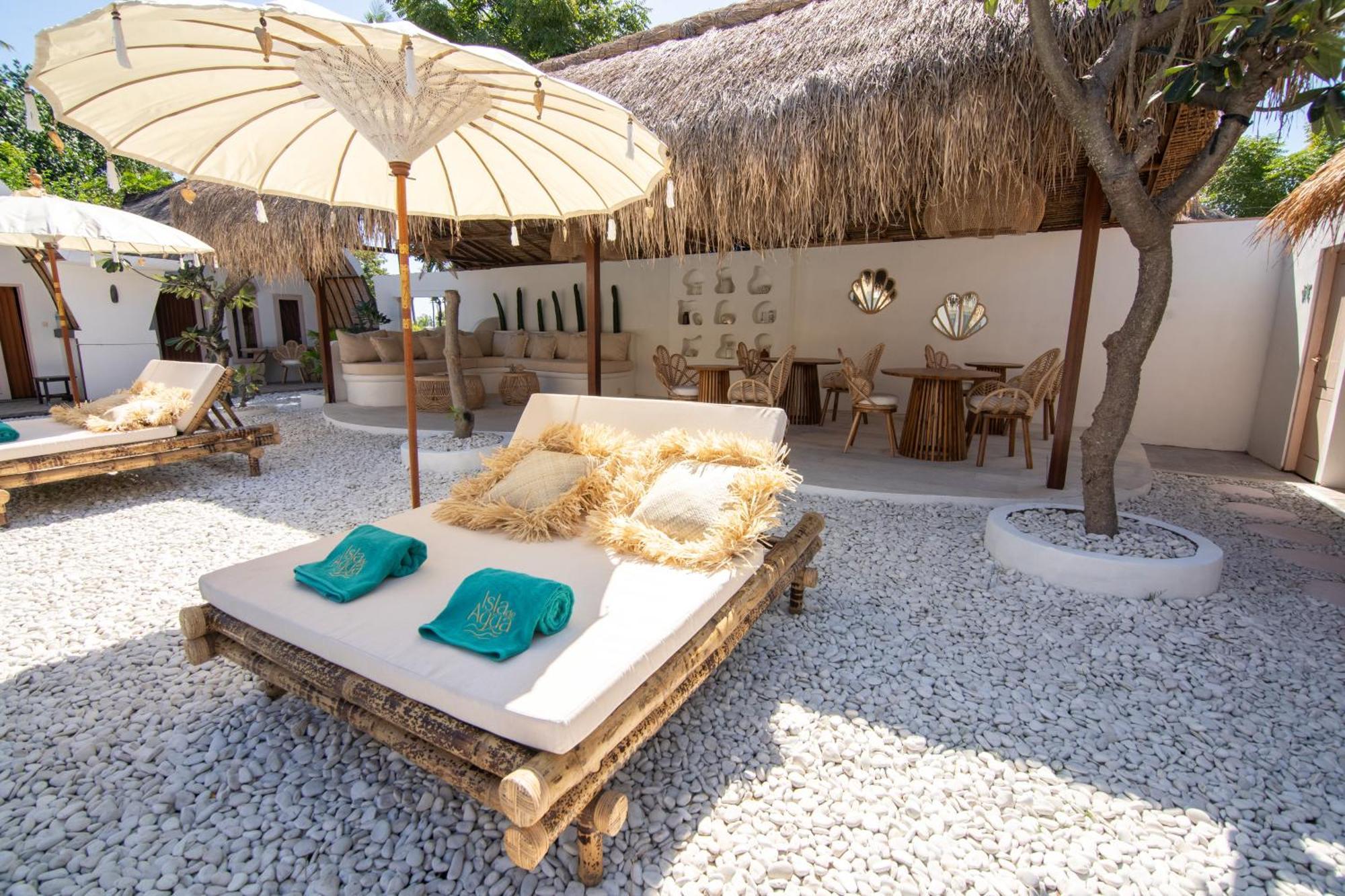 Isla De Agua Hotel Gili Air Exterior photo